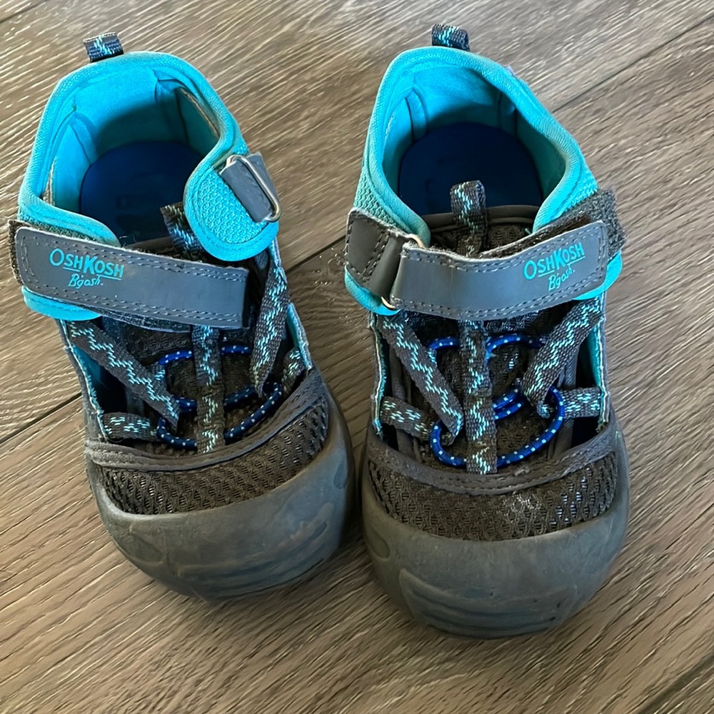 OshKosh shoes